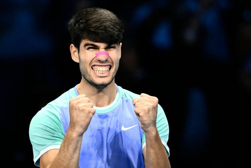 Carlos Alcaraz supera a Andrey Rublev y sigue en la pelea por las Finales ATP de Turín