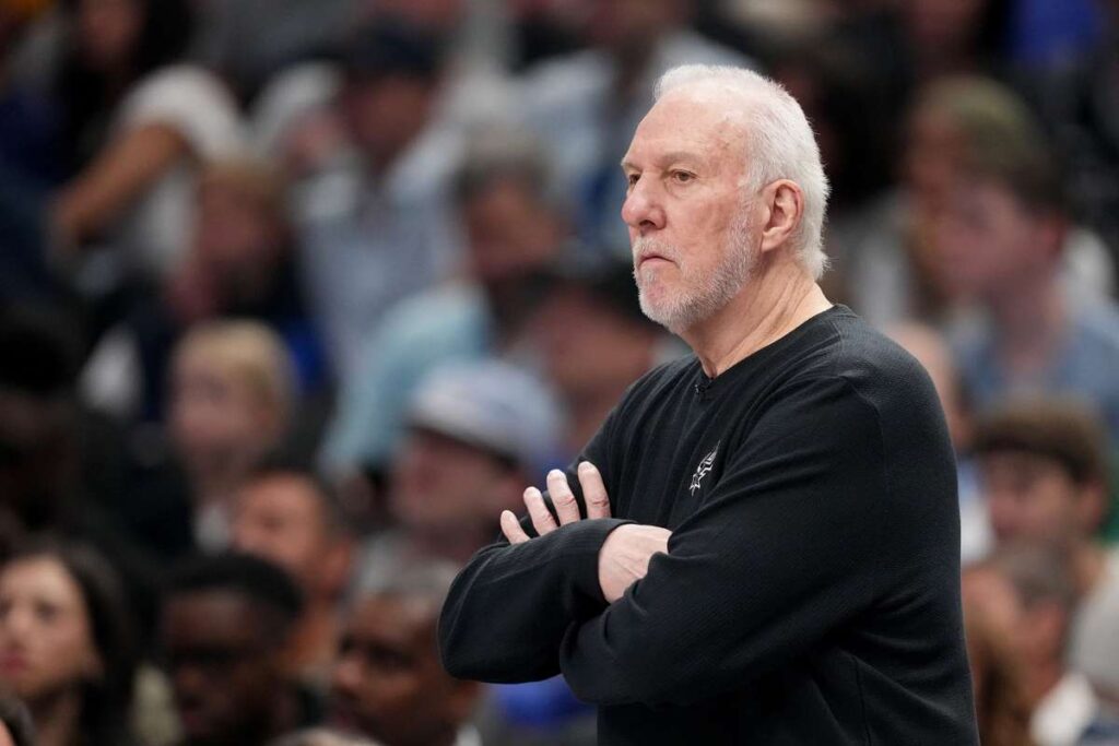 El entrenador de los San Antonio Spurs, Greg Popovich, sufrió un ‘accidente cerebrovascular leve’ y permanece de baja indefinidamente