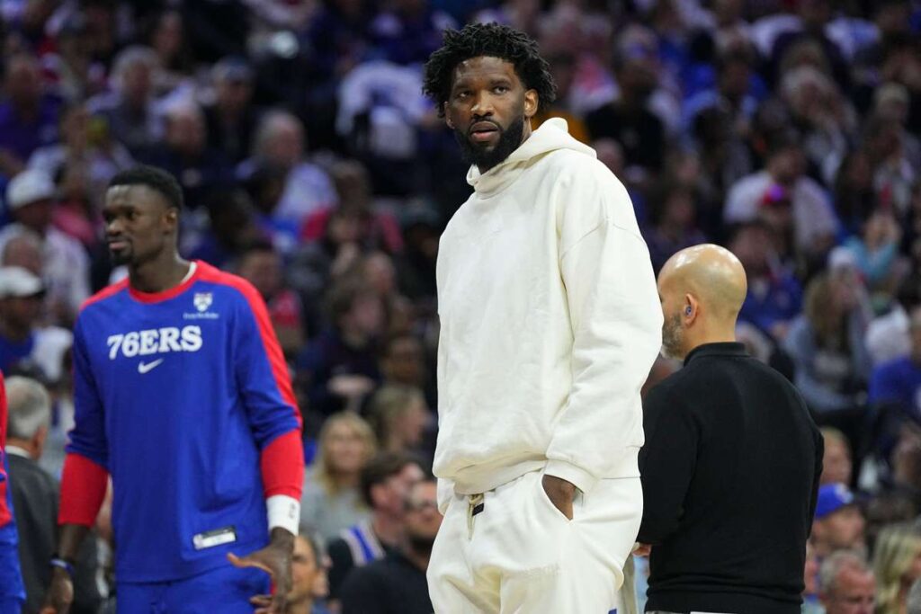 Embiid en problemas: centro de los 76ers golpeado con suspensión de tres juegos por empujar a periodista