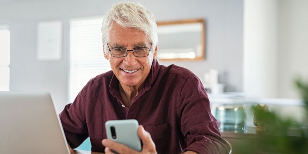 CaixaBank strengthens its bond with customers on WhatsApp