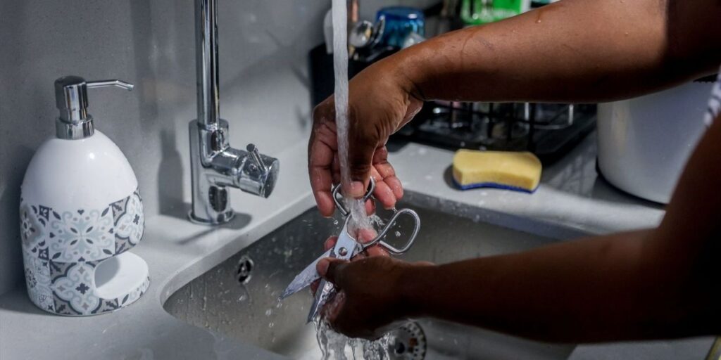 Total disability guaranteed to domestic worker with osteoarthritis