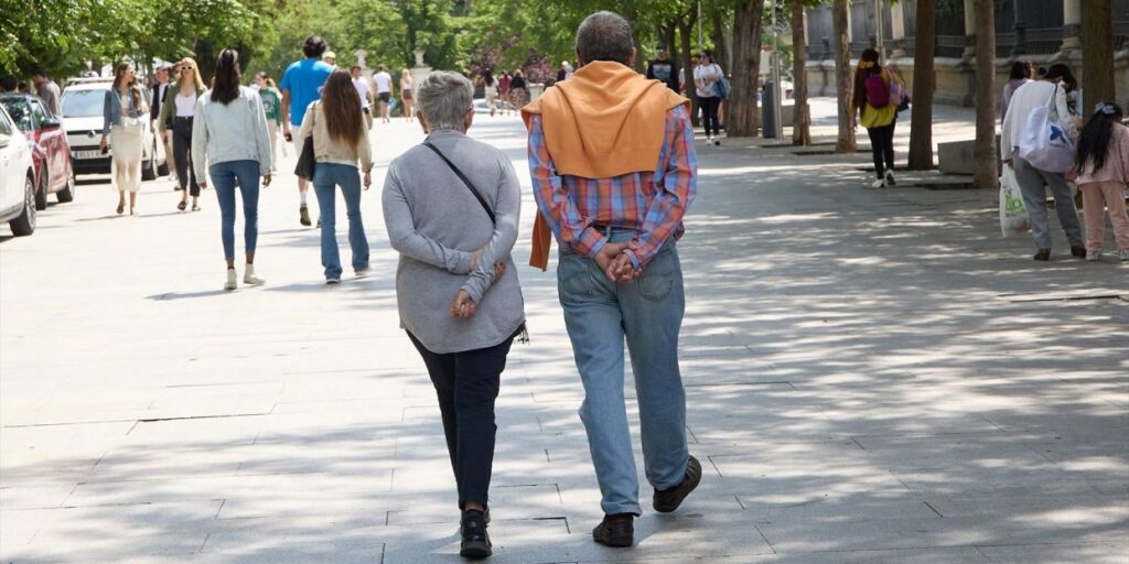 UGT and CCOO ask for decent pensions, care and stop age