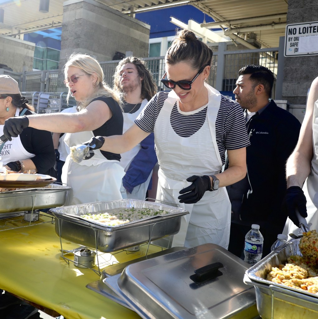 Jennifer Garner serving Thanksgiving food to the homeless community.