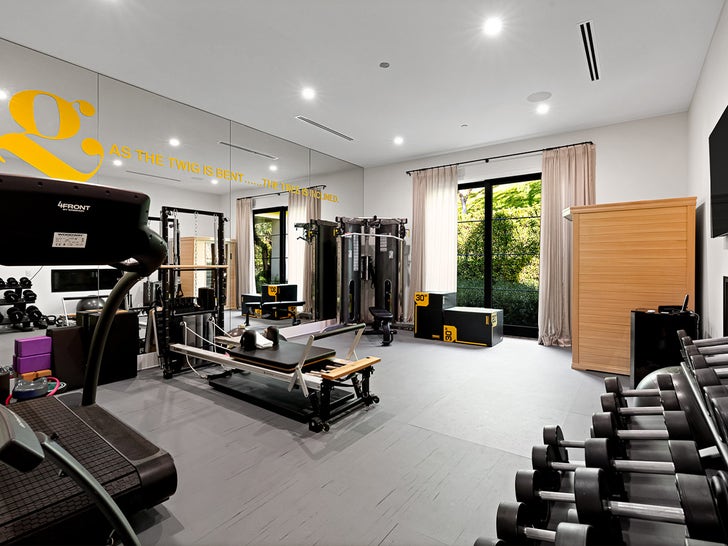 Jennifer Aniston Goes Instagram-Official With Jim Curtis, ‘My Love’