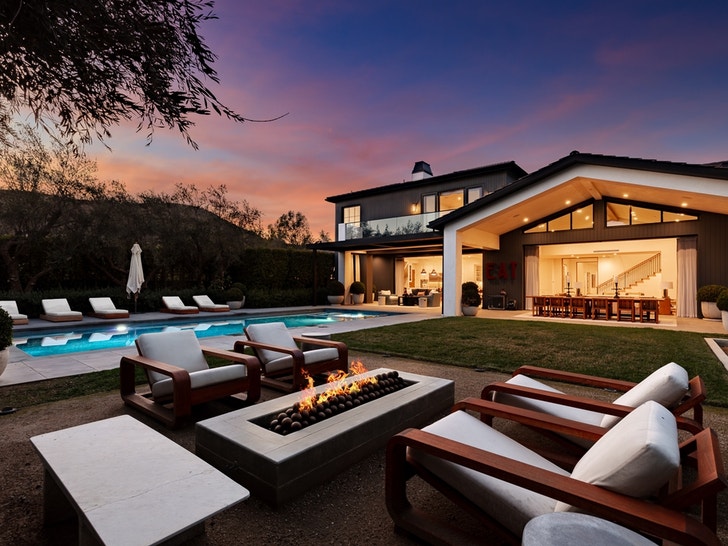 Interior view of the Hidden Hills home owned by Lori Loughlin and Mossimo Giannulli