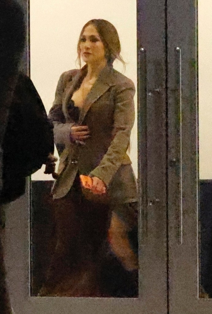 Jennifer Lopez leaving a school play, holding a phone.