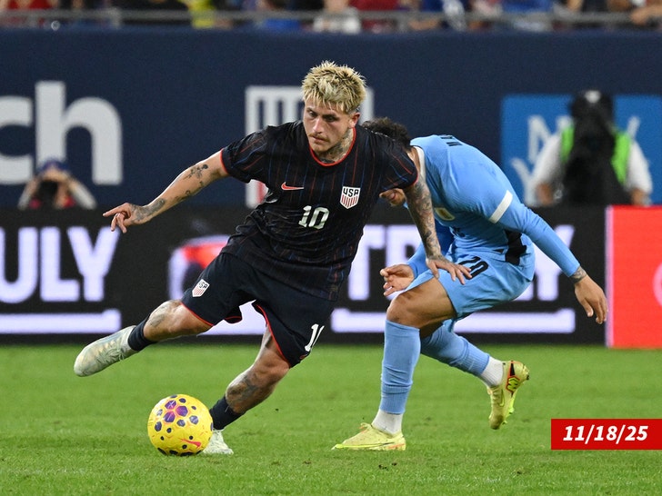 Diego Luna with the U.S. Men's National Team (Getty)
