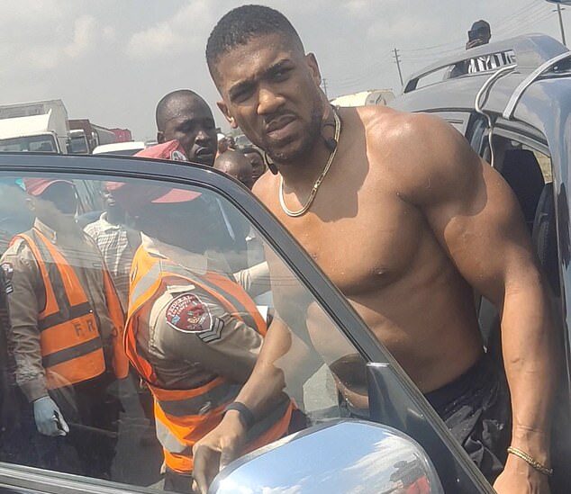 Jennifer Aniston Goes Instagram-Official With Jim Curtis, ‘My Love’