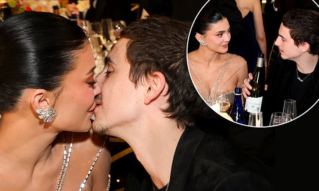Kylie Jenner and Timothee Chalamet kiss at the Golden Globes