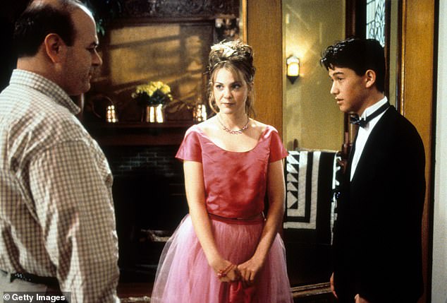 Joseph Gordon-Levitt in 10 Things I Hate About You alongside Larisa Oleynik