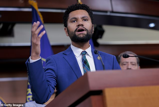 Jennifer Aniston Goes Instagram-Official With Jim Curtis, ‘My Love’