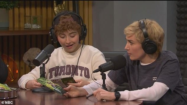 Snack Homiez podcast sketch with Chloe Fineman and cast playing middle-school hosts