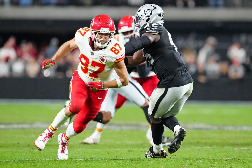 Kansas City Chiefs tight end Travis Kelce runs a route against the Las Vegas Raiders.