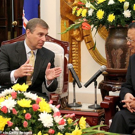 Jennifer Aniston Goes Instagram-Official With Jim Curtis, ‘My Love’