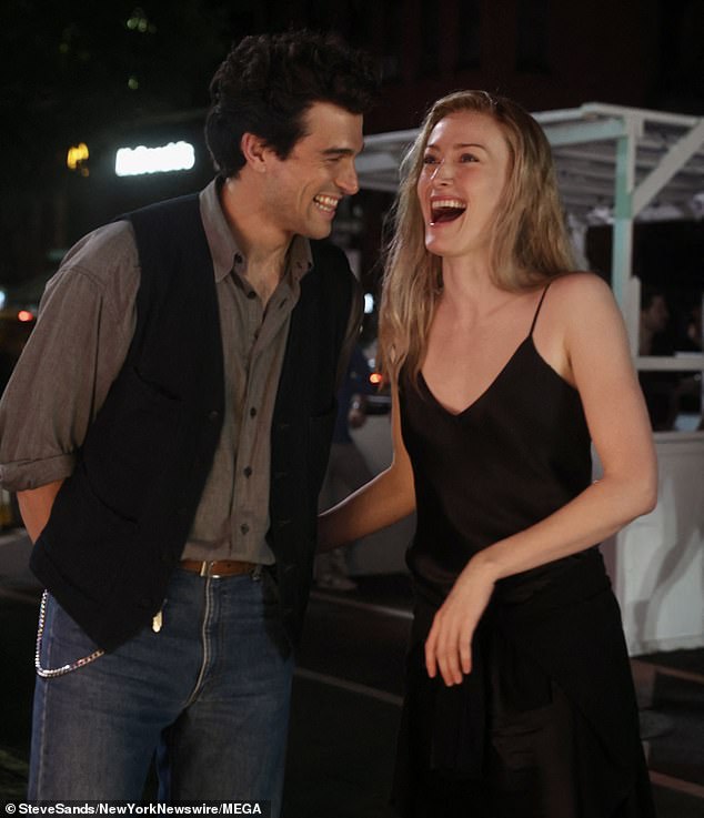 Paul Anthony Kelly and Sarah Pidgeon as JFK Jr. and Carolyn Bessette in Ryan Murphy's Love Story