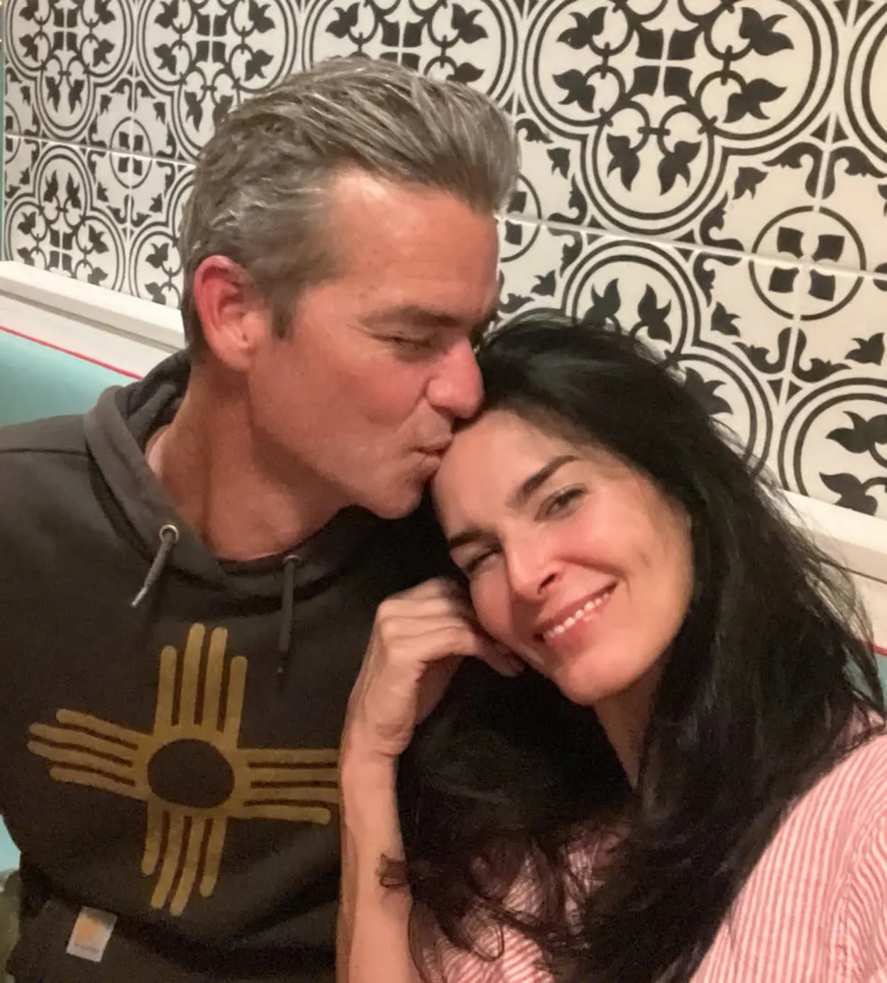 Angie Harmon and Tony Floyd embracing.