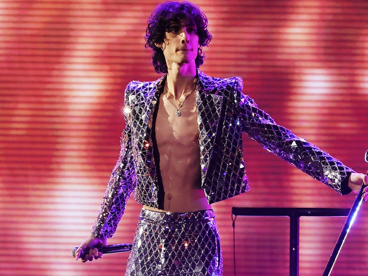 Sombr performs '12 to 12' in a sparkly outfit at the 2026 Grammys