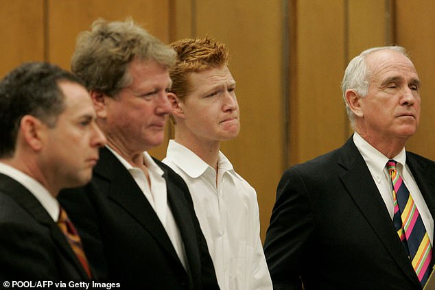 Redmond O'Neal (center) in court with his father Ryan O'Neal during a 2008 hearing on drug charges