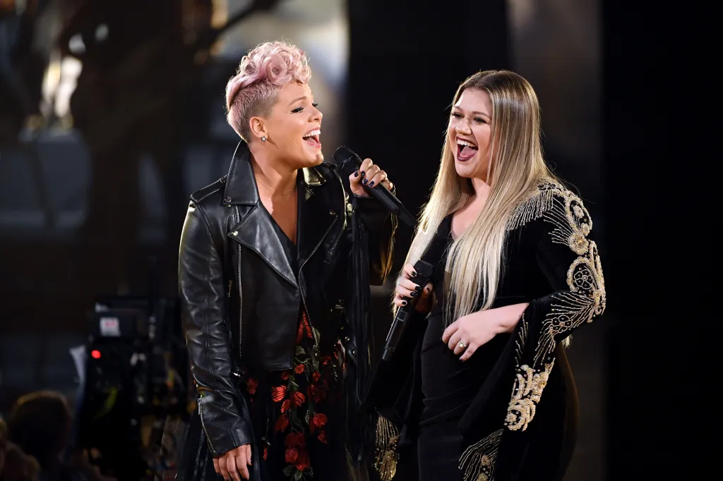 Pink and Kelly Clarkson performing together on The Kelly Clarkson Show in 2017.