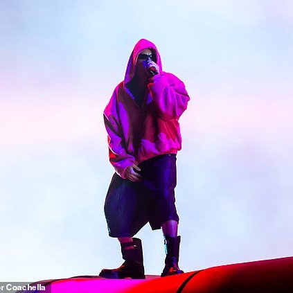 Justin Bieber's hotly anticipated comeback at Coachella fell flat with many of his fans as he performed his set in a hoodie and streamed songs from his laptop - Daily Mail US