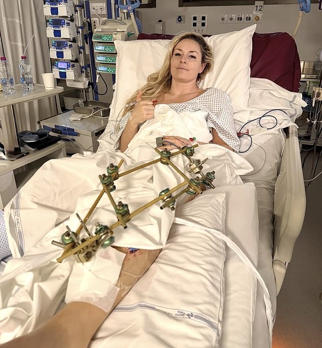 Archive photo: Lindsey Vonn in a hospital bed during a prior injury recovery.
