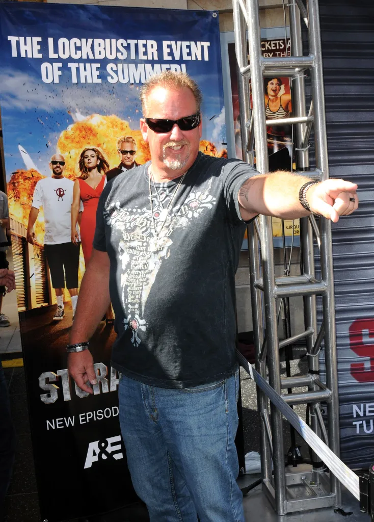 Darrell Sheets from Storage Wars pointing toward the camera at a Lockbuster Tour event.