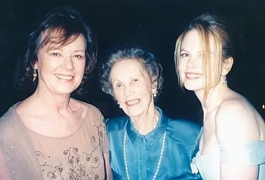 Kidman with her mother Janelle, left, and grandmother, center.
