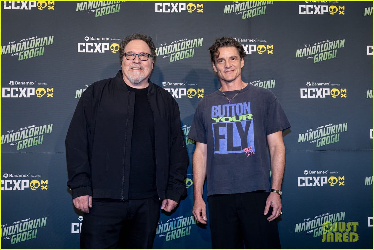 pedro pascal tears up at mandalorian grogu panel at ccxp mexico 08 1248751138